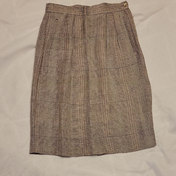 Liz Claiborne Dresses & Skirts - Liz Claiborne Gray Cream And Rust Plaid Lined Pencil Skirt